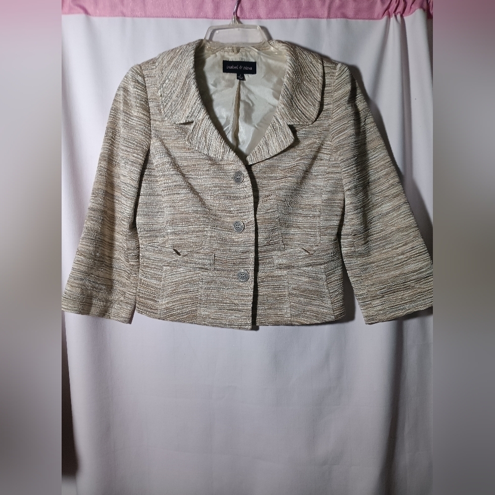Isabel & Nina Metallic Blazer It is a set of two pieces.